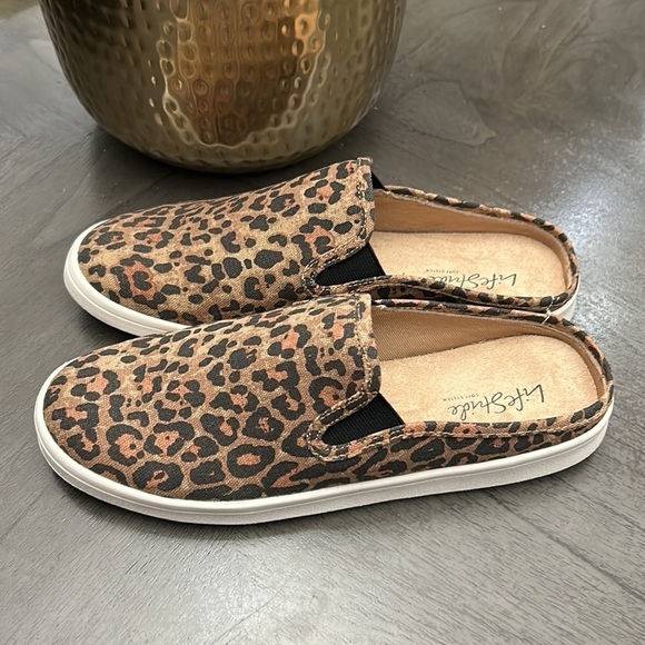 LifeStride NOTABLE Animal Printed Clogs - Picture 8 of 8